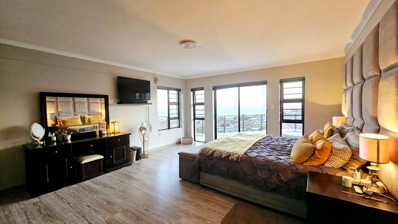 5 Bedroom Property for Sale in Dana Bay Western Cape